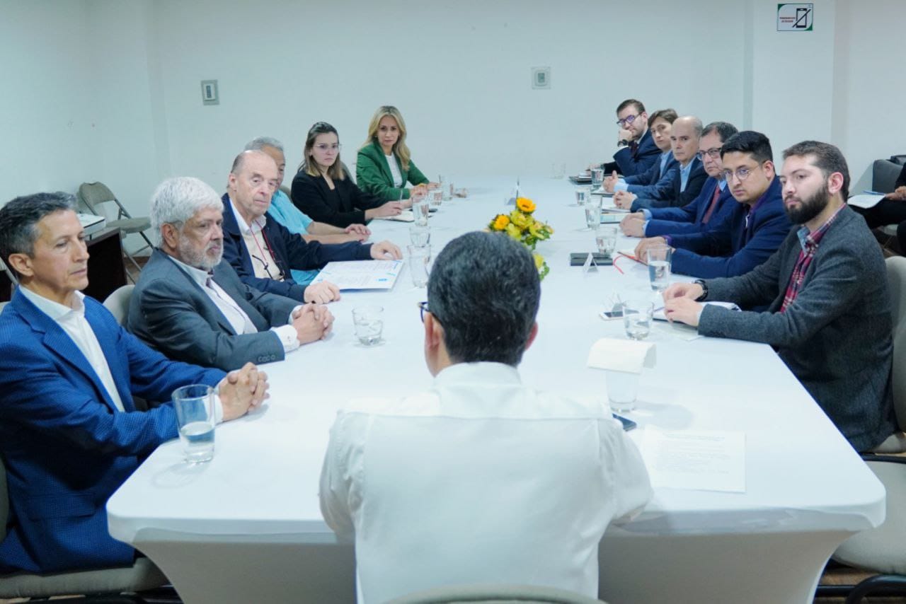 Reunión con equipo del Consulado y de la Embajada de Colombia en México