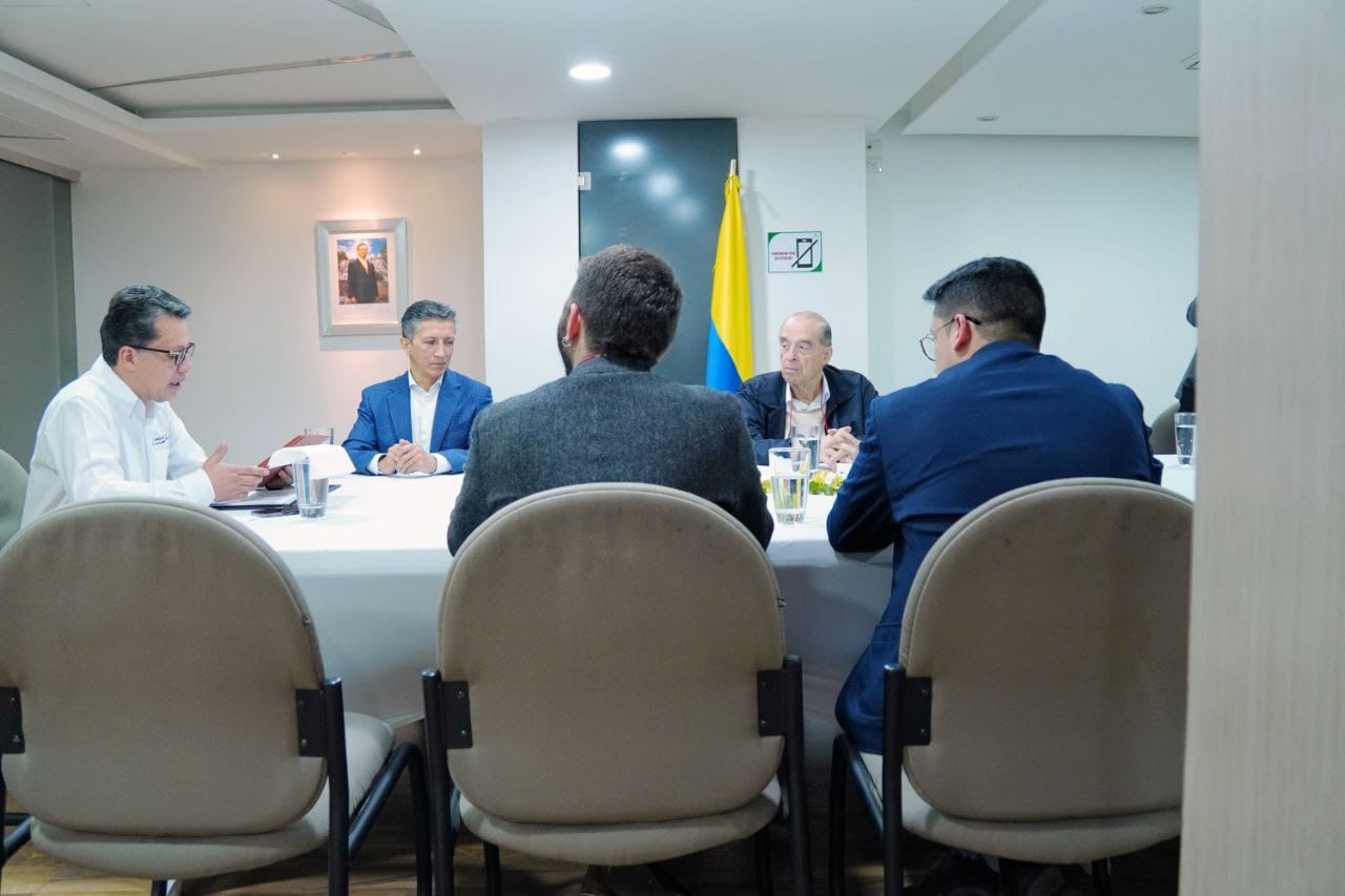 Reunión con equipo del Consulado y de la Embajada de Colombia en México